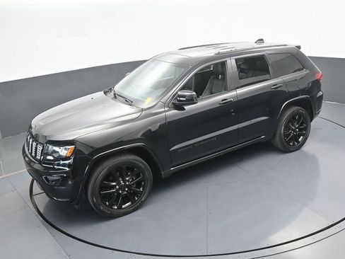 Used 2020 Jeep Grand Cherokee Altitude image 48