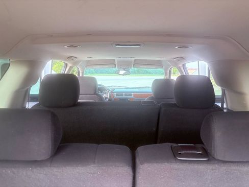 Used 2013 Chevrolet Suburban LS RWD image 37