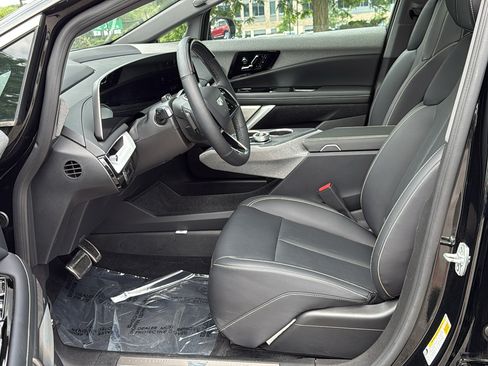 Used 2025 Cadillac Optiq Luxury 2 w/ LPO, Floor Liner Package AWD/4WD image 8