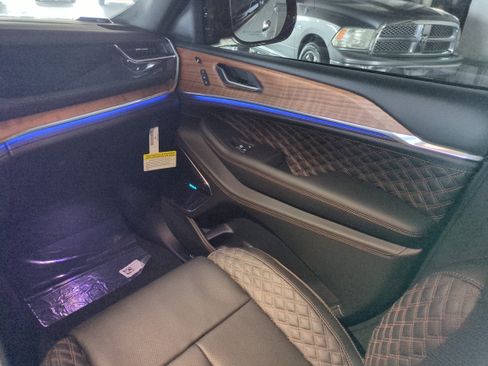 New 2025 Jeep Grand Cherokee Summit image 18