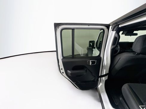 Used 2024 Jeep Wrangler Unlimited AWD/4WD image 25