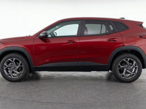 Used 2025 Chevrolet Trax LT FWD image 5