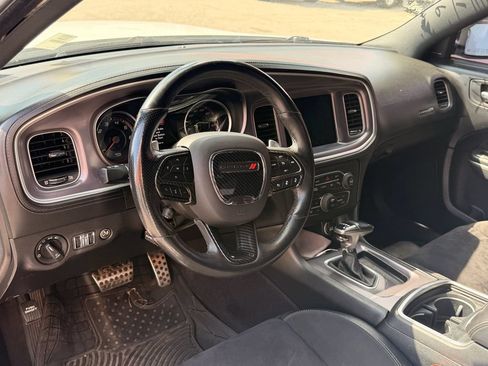 Used 2019 Dodge Charger Scat Pack w/ Technology Group RWD image 5