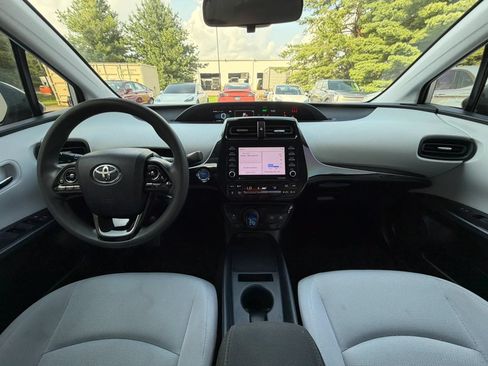 Used 2021 Toyota Prius L Eco FWD image 2