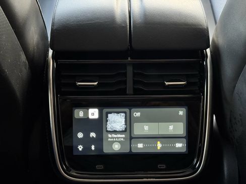 Used 2022 Rivian R1S Launch Edition image 31