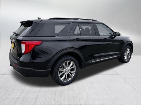 Certified 2024 Ford Explorer XLT w/ Equipment Group 202A AWD/4WD image 7