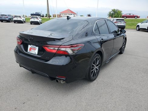 Used 2023 Toyota Camry SE AWD/4WD image 4