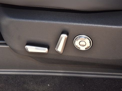 New 2025 Lincoln Navigator L Reserve image 38