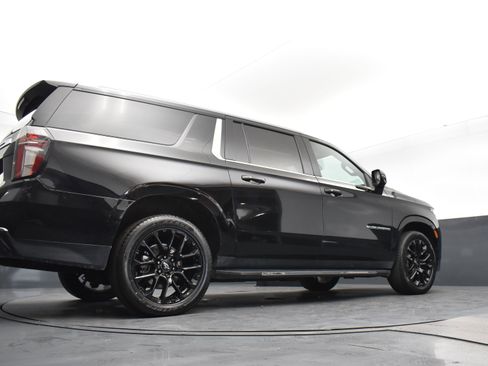 Used 2023 Chevrolet Suburban LT w/ Luxury Package AWD/4WD image 23