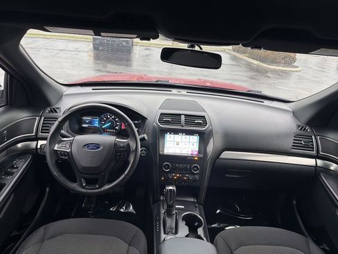Certified 2018 Ford Explorer XLT w/ Equipment Group 201A image 18