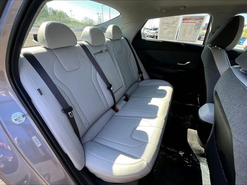 Used 2024 Hyundai Elantra Limited FWD image 25