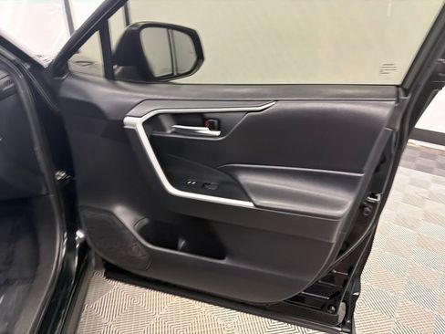 Used 2020 Toyota RAV4 XLE FWD image 15