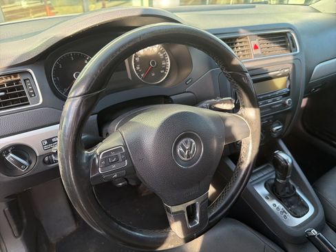 Used 2012 Volkswagen Jetta TDI image 3