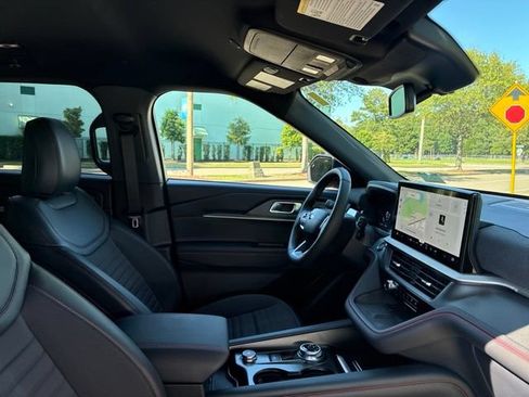 Used 2025 Ford Explorer ST-Line w/ Premium Package RWD image 23