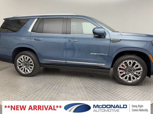 Used 2025 GMC Yukon Denali Ultimate AWD/4WD image 9