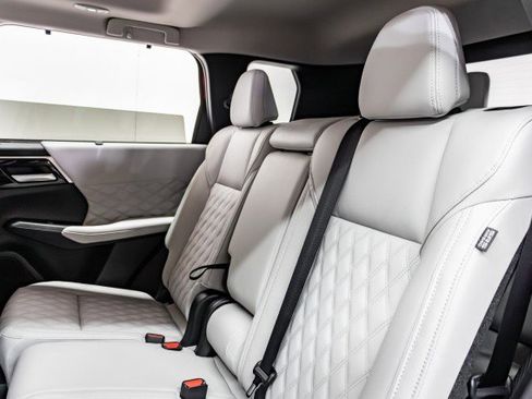 New 2025 Mitsubishi Outlander SEL image 17