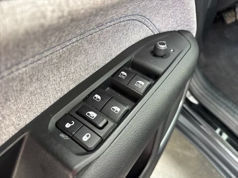 Used 2024 Jeep Compass Latitude AWD/4WD image 15