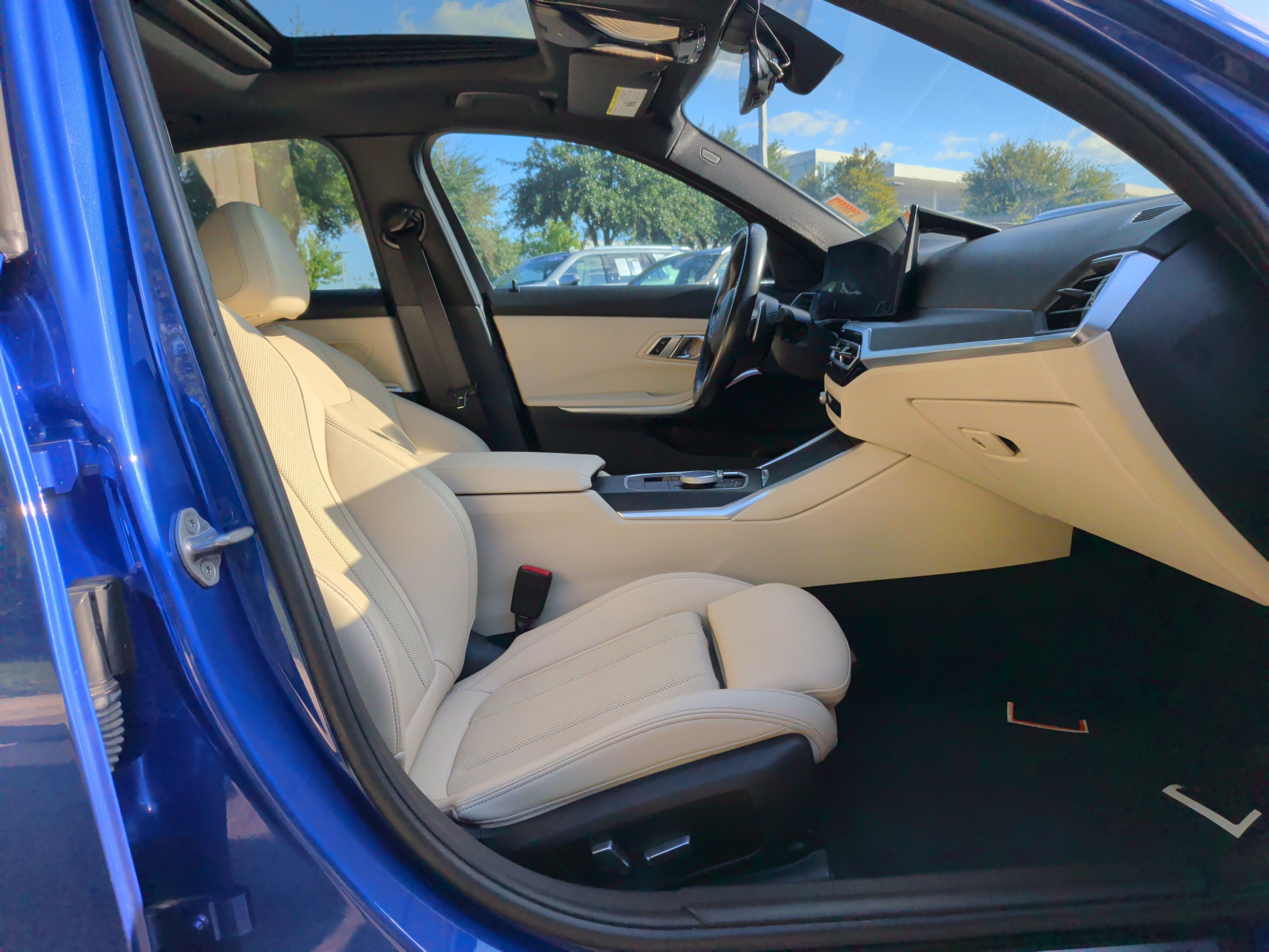 Used 2023 BMW 330i Sedan w/ M Sport Package RWD image 34