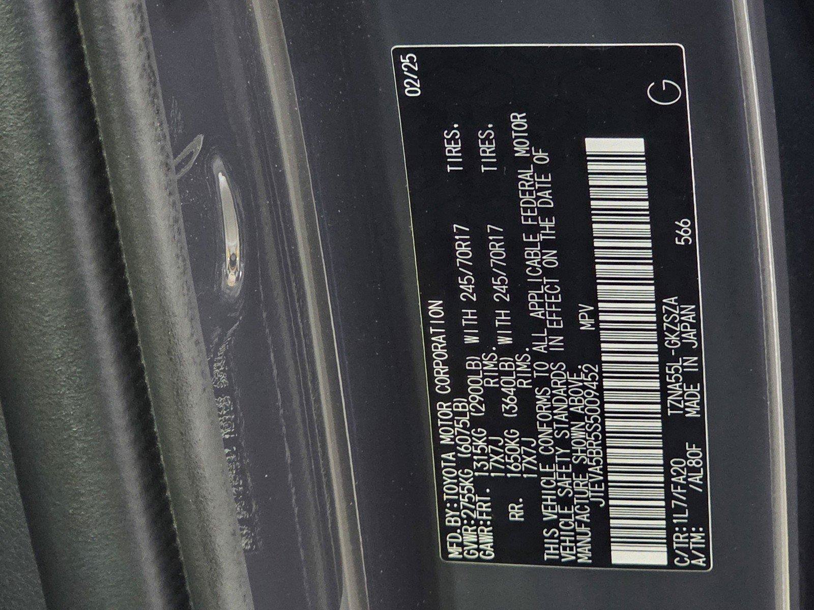 Used 2025 Toyota 4Runner SR5 AWD/4WD image 36
