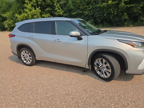 Used 2020 Toyota Highlander Limited w/ Protection Package #3 AWD/4WD image 17