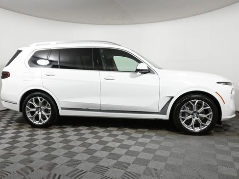 Used 2025 BMW X7 xDrive40i w/ Premium Package image 8