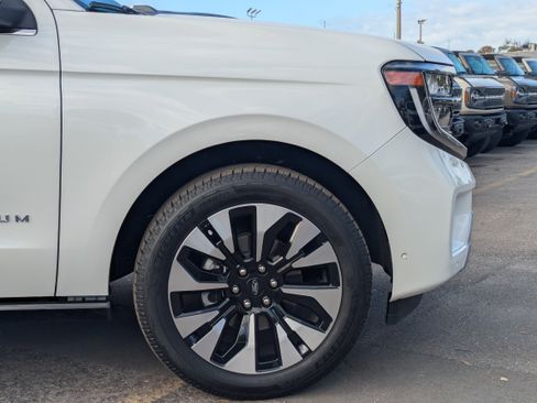 New 2025 Ford Expedition Max Platinum w/ Platinum Ultimate Package image 12