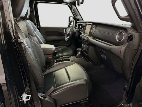 Used 2023 Jeep Wrangler Sahara image 32