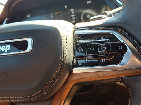 Used 2022 Jeep Grand Cherokee Summit AWD/4WD image 23