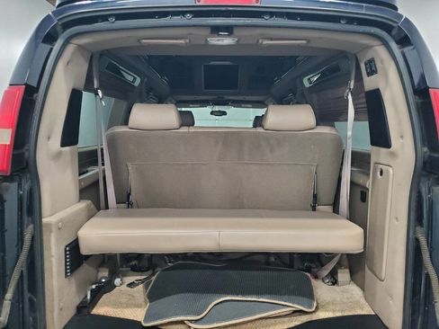 Used 2006 Chevrolet Express 1500 w/ Preferred Equipment Group image 12