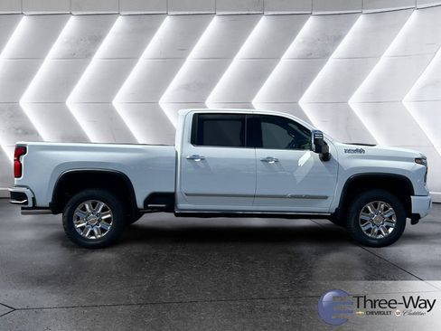 New 2026 Chevrolet Silverado 2500 High Country w/ High Country Premium Package AWD/4WD image 6