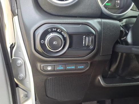 Used 2023 Jeep Wrangler Unlimited Sahara w/ Cold Weather Group AWD/4WD image 18