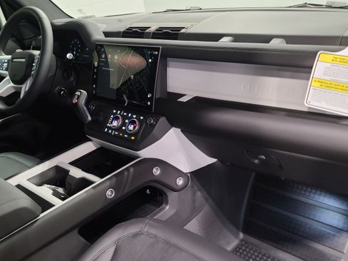 New 2026 Land Rover Defender 130 X-Dynamic SE AWD/4WD image 4