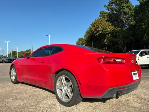 Used 2018 Chevrolet Camaro LT RWD image 3