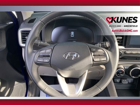 Used 2025 Hyundai Venue SEL image 16