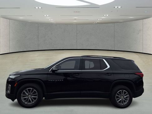 Used 2023 Chevrolet Traverse LT image 2