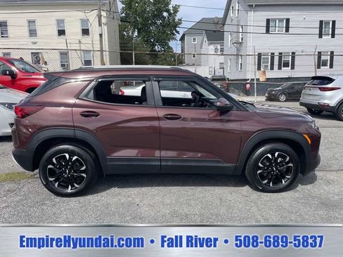 Used 2023 Chevrolet TrailBlazer LT w/ Convenience Package FWD image 3