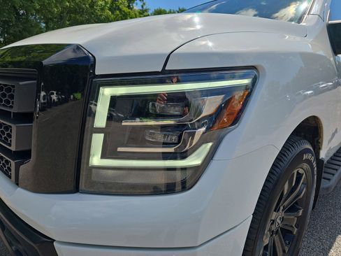 Used 2023 Nissan Titan SV w/ SV Convenience Package RWD image 12
