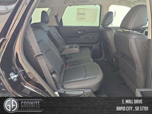 New 2025 Nissan Pathfinder SL w/ Black Appearance Package image 35