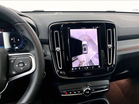 Certified 2025 Volvo XC40 B5 Plus image 9