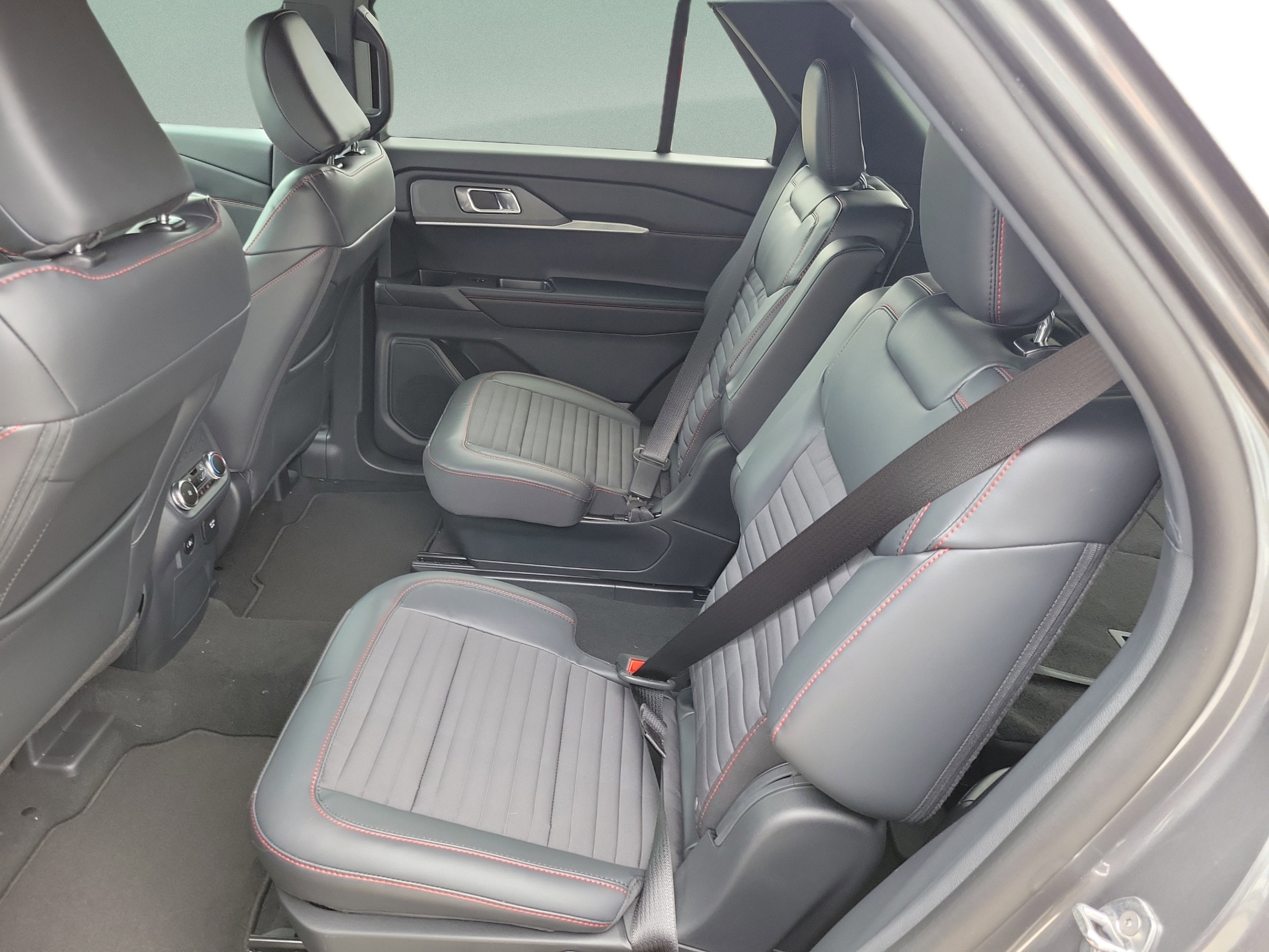 New 2026 Ford Explorer ST-Line w/ ST-Line Street Pack RWD image 24