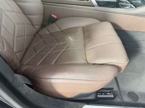 Used 2024 BMW i7 eDrive50 w/ M Sport Package RWD image 15