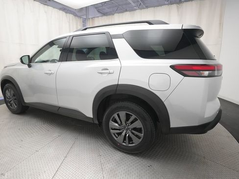 Used 2024 Nissan Pathfinder SV AWD/4WD image 33