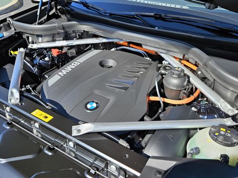 New 2026 BMW X5 xDrive50e w/ M Sport Package image 17