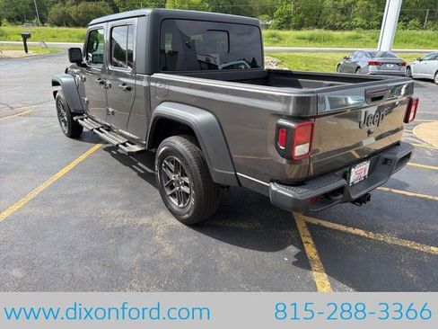 Used 2025 Jeep Gladiator Sport AWD/4WD image 6