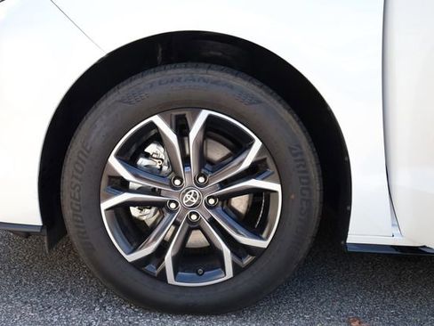 Used 2025 Toyota Sienna Platinum image 19