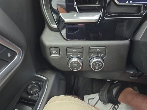 New 2026 GMC Sierra 1500 Elevation image 19