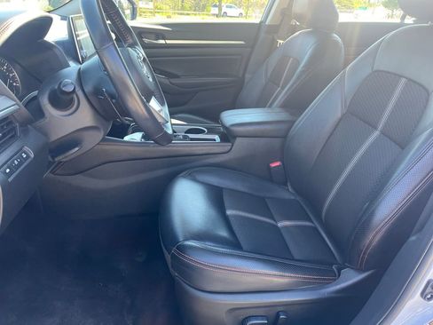 Used 2024 Nissan Altima 2.5 SR FWD image 15