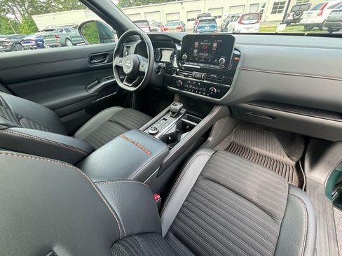 Used 2025 Nissan Pathfinder Rock Creek AWD/4WD image 17