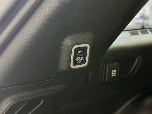 Used 2025 Jeep Grand Cherokee Altitude AWD/4WD image 30