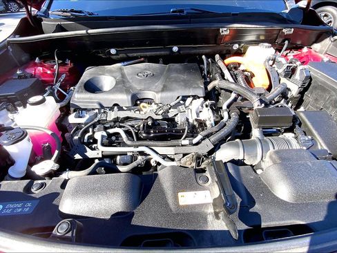 Used 2022 Toyota Venza LE image 11
